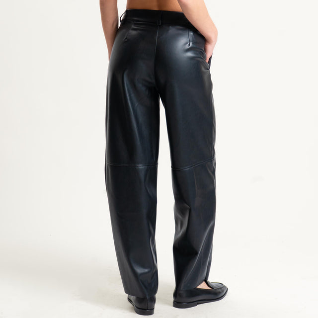 Tensione in-Pantalone barrel similpelle - nero