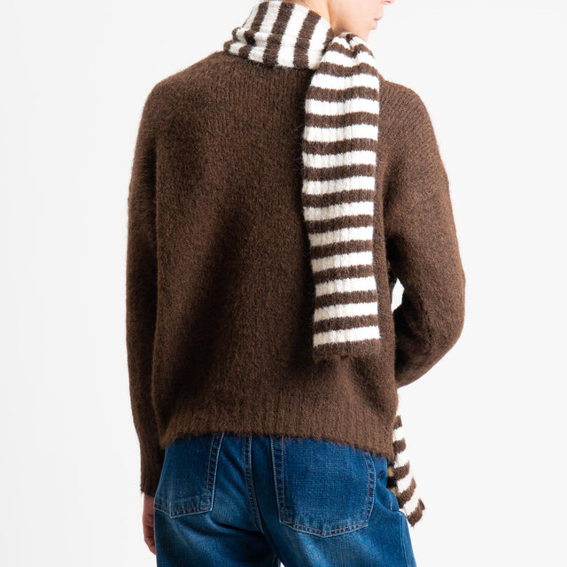 Tensione in-Maglia con sciarpa a righe - moro/latte