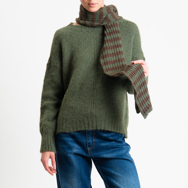 Tensione in-Maglia con sciarpa a righe - verde/moro
