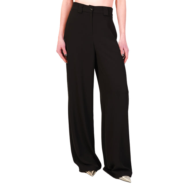 Tensione in-Completo gilet e pantalone  tessuto fluido - nero