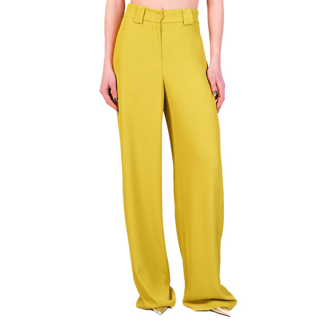 Tensione in-Completo gilet e pantalone tessuto fluido  - olio