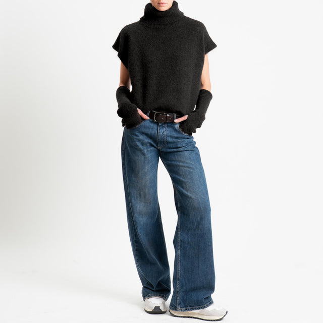 Tensione in-Maglia smanicata mohair collo alto con manicotti - nero