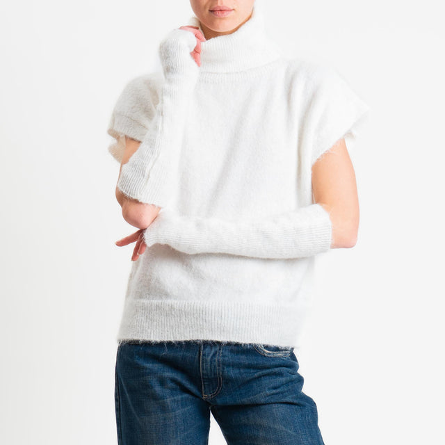 Tensione in-Maglia smanicata mohair collo alto con manicotti - panna