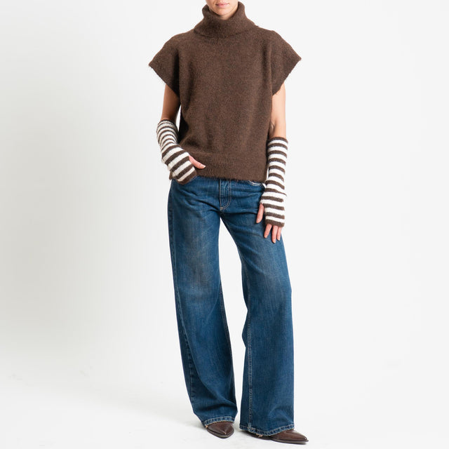 Tensione in-Maglia smanicata collo alto con manicotti - moro/latte