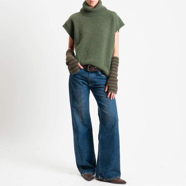 Tensione in-Maglia smanicata collo alto con manicotti - verde/moro