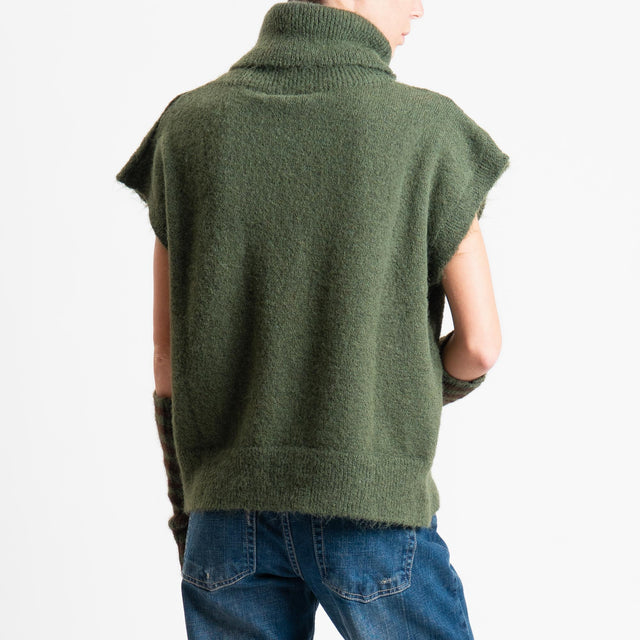 Tensione in-Maglia smanicata collo alto con manicotti - verde/moro