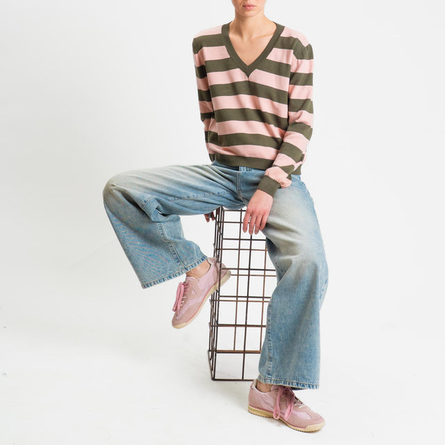 Tensione in-Maglia scollo v a righe - militare/rosa