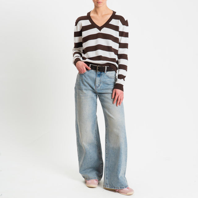 Tensione in-Maglia scollo v a righe - moro/bianco