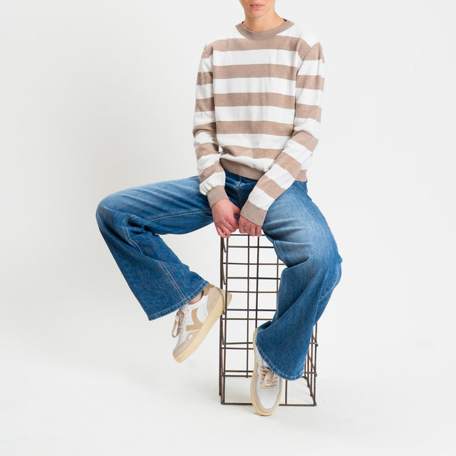 Tensione in-Maglia girocollo a righe - sabbia/bianco