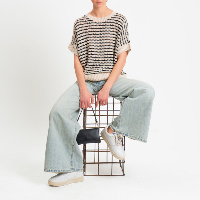 Tensione in-Maglia traforata a righe - burro/nero