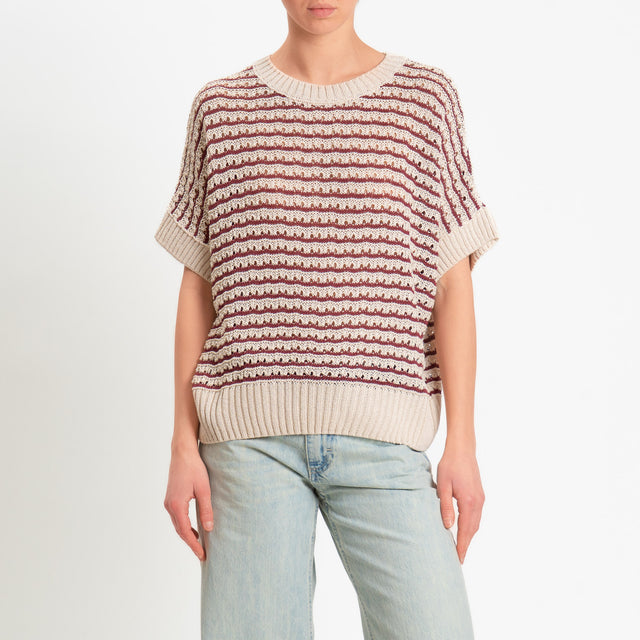 Tensione in-Maglia traforata a righe - burro/vino