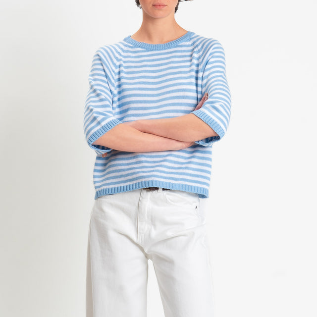Tensione in-Maglia a righe manica 3/4 - celeste/bianco