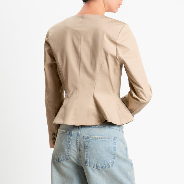 Tensione in-Giacca con spalline in cotone elasticizzato - sabbia