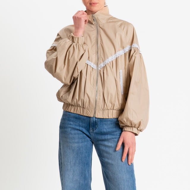 Tensione in-Bomber con pizzo manica ampia - beige/latte