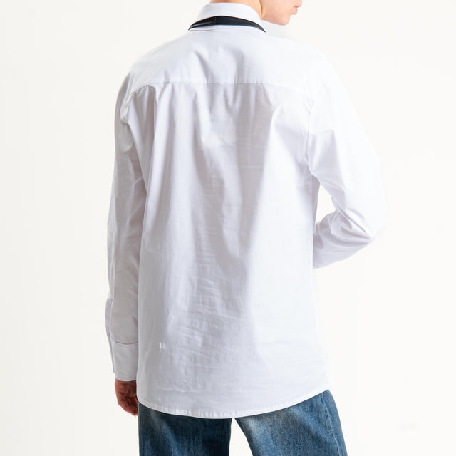 Tensione in-Camicia in cotone con cravatta similpelle - bianco