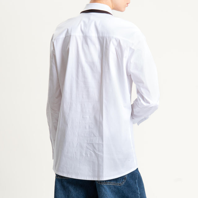 Tensione in- Camicia cravatta con spille - bianco/moro