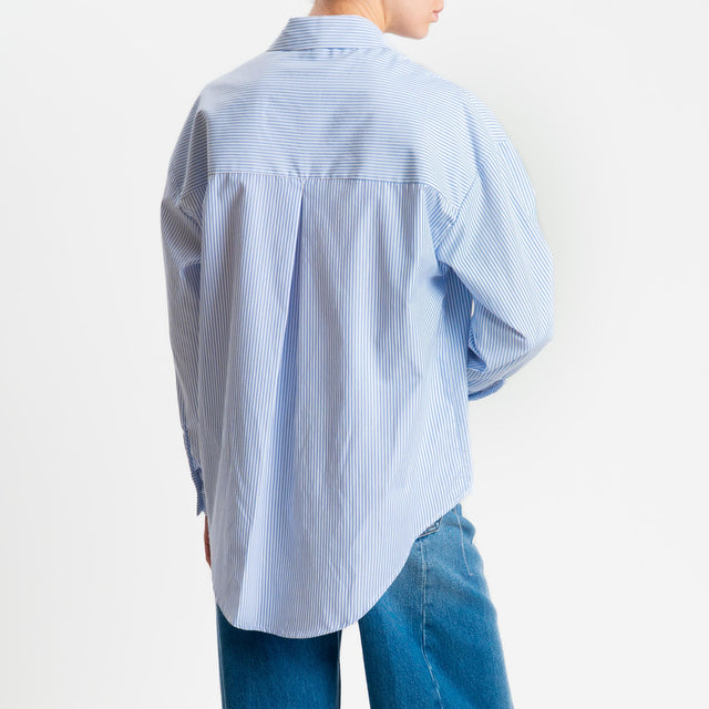 Tensione in-Camicia over con taschino in cotone - righe fine celeste/bianco