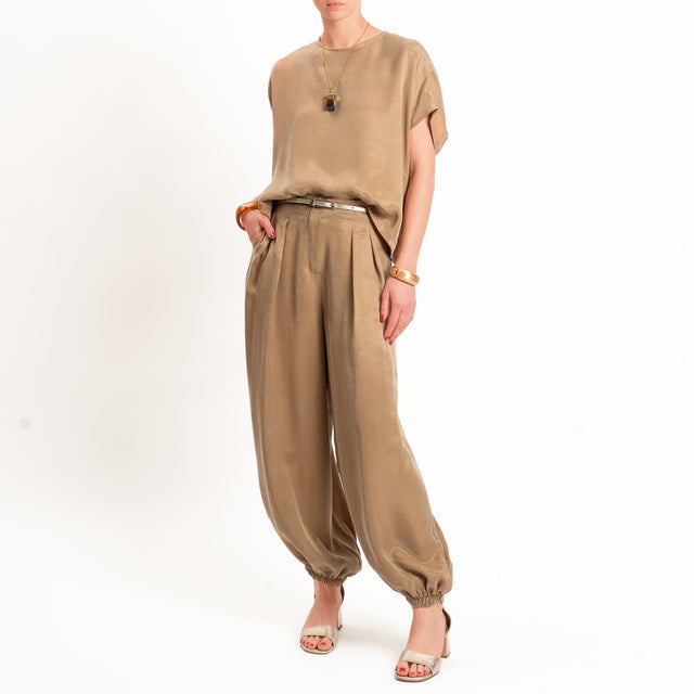 Tensione in-Blusa cupro bottone dietro - camel