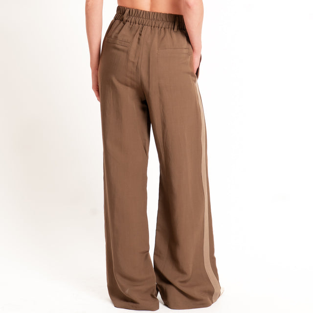 Tensione in-Completo top a fascia+pantalone misto - tabacco/sand