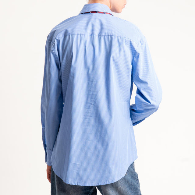 Tensione in-Camicia gessata con cravatta - celeste/vino/blu
