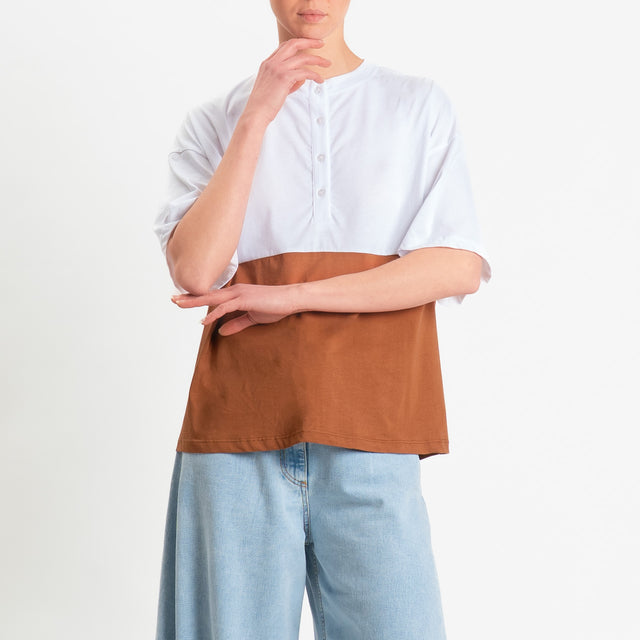 Tensione in-T-shirt serafino bicolore - bianco/cuoio