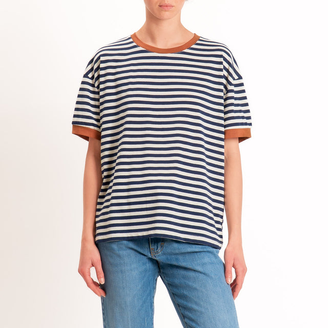 Tensione in-T-shirt in jersey a righe - tabacco/blu/panna