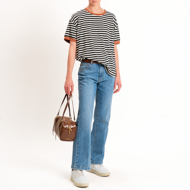 Tensione in-T-shirt in jersey a righe - tabacco/panna/nero