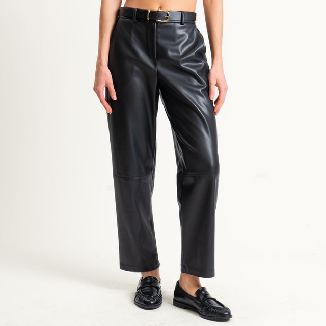 Tensione in-Pantalone similpelle con cintura - nero