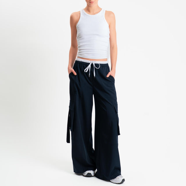 Tensione in-Pantalone cargo con coulisse - Blu/bianco