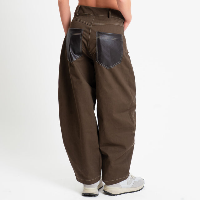 Tensione in-Pantalone carpenter relaxed fit cuciture a contrasto - moro