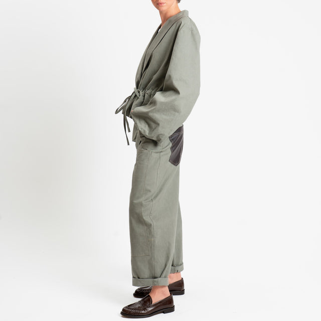 Tensione in-Pantalone carpenter relaxed fit cuciture a contrasto - salvia