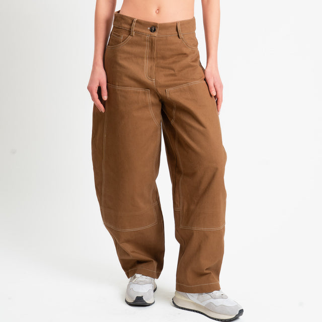 Tensione in-Pantalone carpenter relaxed fit cuciture a contrasto - tabacco