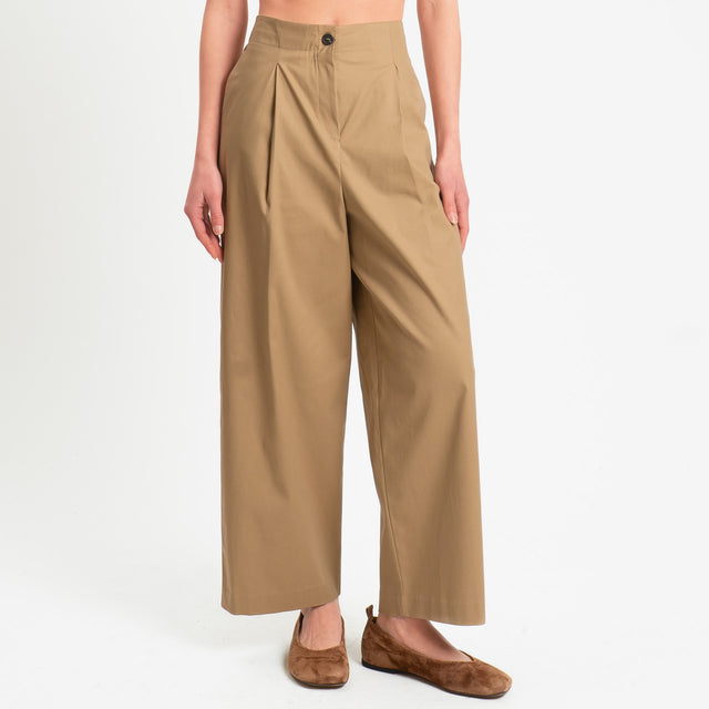 Tensione in-Pantalone in cotone con pinces - camel