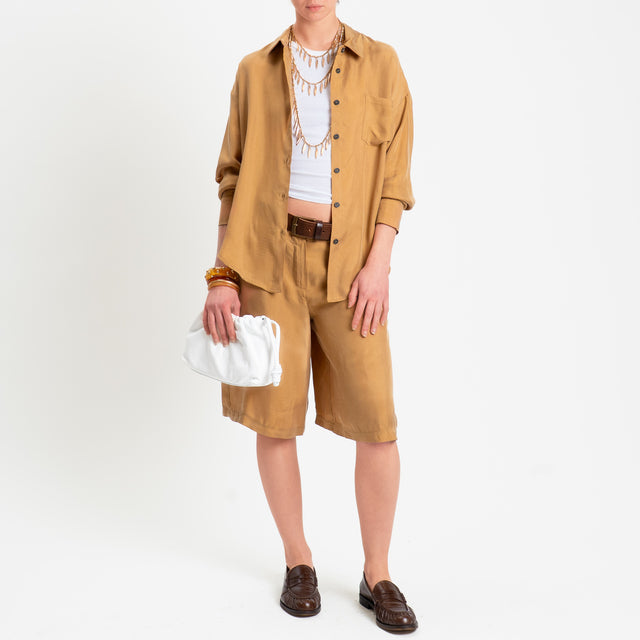 Tensione in-Bermuda in cupro - camel