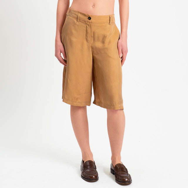 Tensione in-Bermuda in cupro - camel