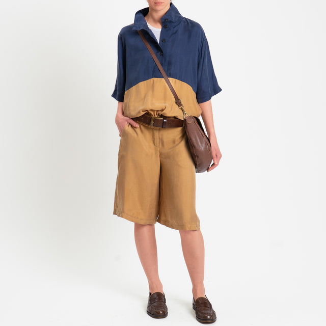Tensione in-Bermuda in cupro - camel