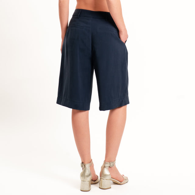 Tensione in-Bermuda con pinces tessuto cupro - blu