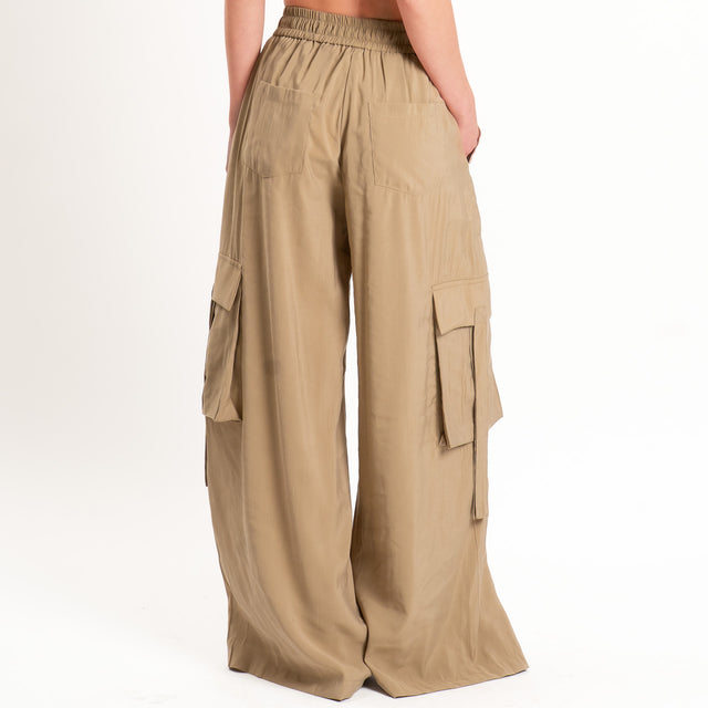 Tensione in-Pantalone cargo in cupro - camel