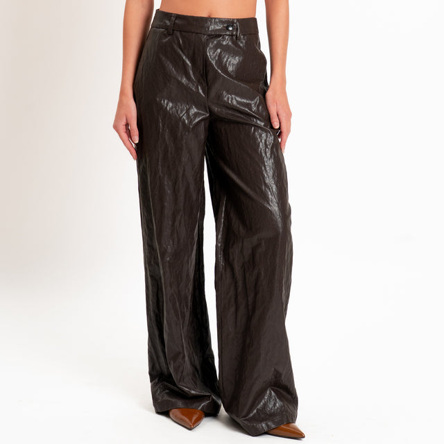 Tensione in-Pantalone wide leg similpelle invecchiata - moro