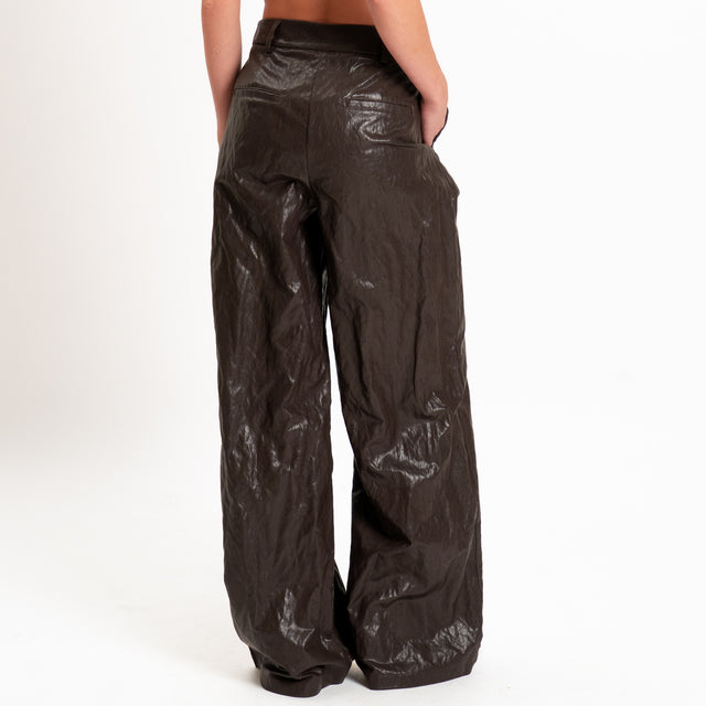 Tensione in-Pantalone wide leg similpelle invecchiata - moro