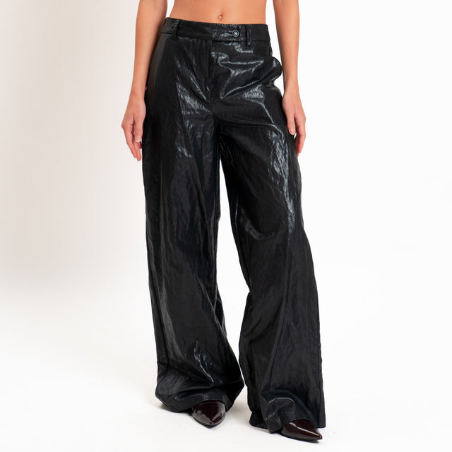 Tensione in-Pantalone wide leg similpelle invecchiata - nero