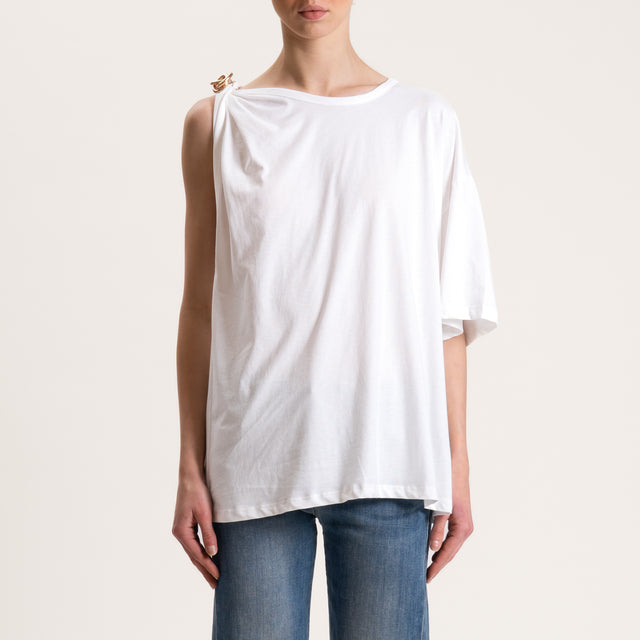 Tensione in-T-shirt monospalla con accessorio - bianco