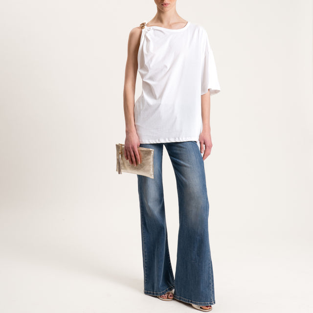 Tensione in-T-shirt monospalla con accessorio - bianco