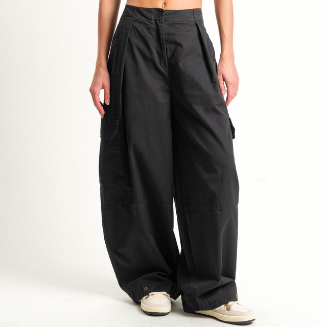 Tensione in-Pantalone cargo wide leg - nero