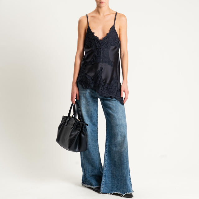 Tensione in- Top asimmetrico satin con pizzo - nero/nero