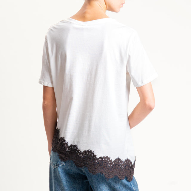 Tensione in- T-shirt asimmetrica con pizzo - panna/moro