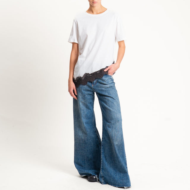 Tensione in- T-shirt asimmetrica con pizzo - panna/moro