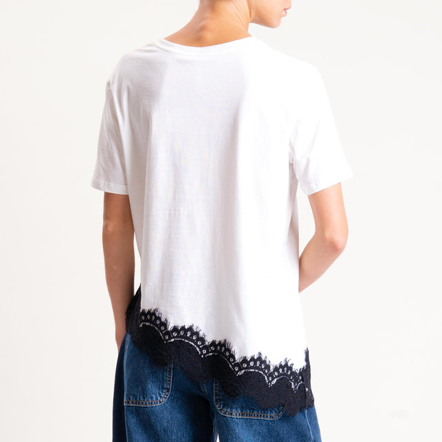 Tensione in- T-shirt asimmetrica con pizzo - panna/nero