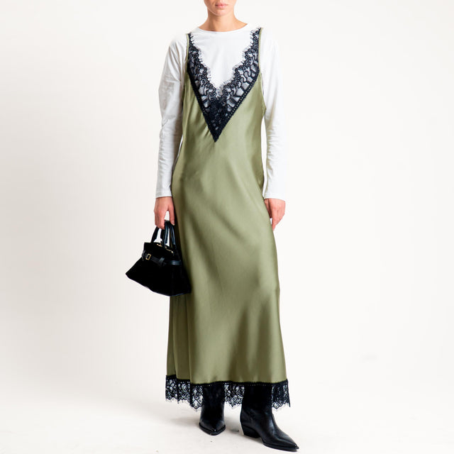 Tensione in-Abito satin con pizzo + t-shirt - militare