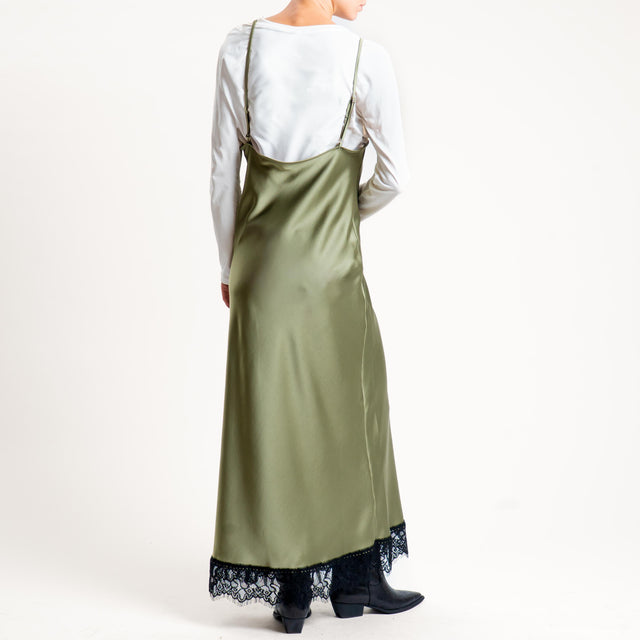 Tensione in-Abito satin con pizzo + t-shirt - militare